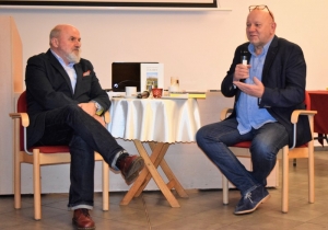 Nowy Dwór Gdański. &quot;Mój płaski kraj Żuławy&quot; Andrzej Kasperek zaprezentował swoją książkę.