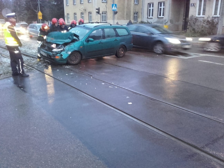 Trzy kolizje – elblążanie jeżdżą dziś wolniej.