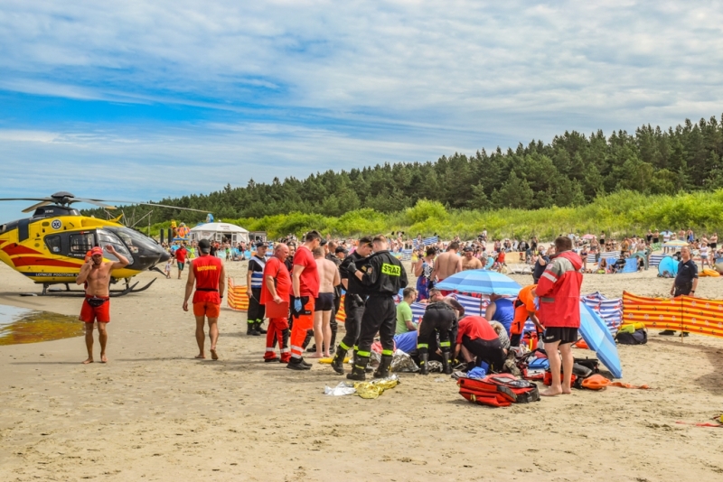 Akcja ratunkowa na plaży w Jantarze