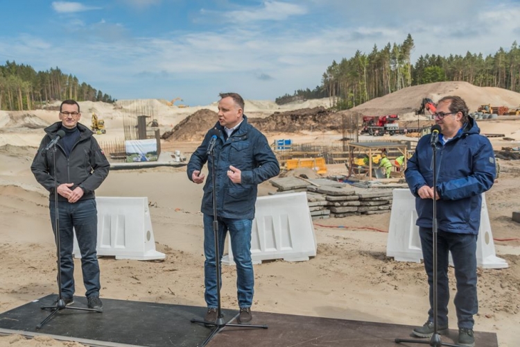 prezydent i premier na przekopie mierzei wiślanej