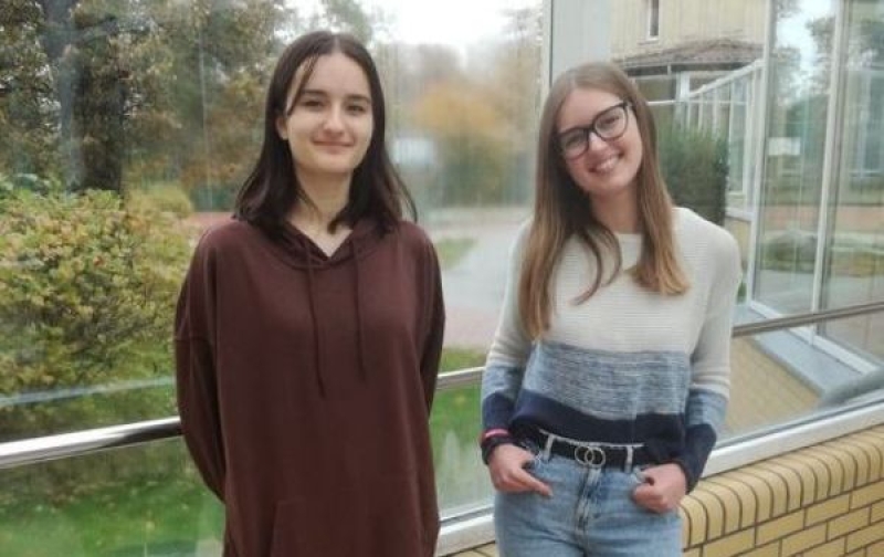 Julia Rybałow i Oliwia Krasowska, uczennice nowodworskiego liceum znalazły się w gronie 33 radnych Młodzieżowego Sejmiku Województwa Pomorskiego.