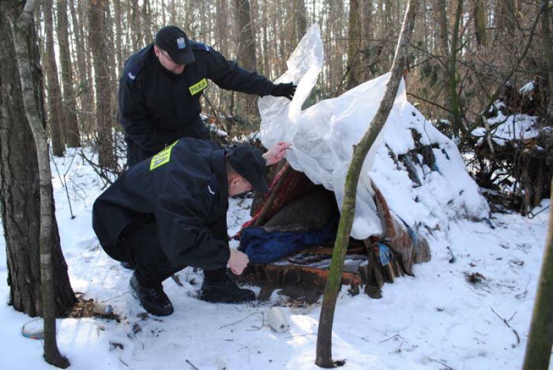 Coraz niższe temperatury mogą komuś zabrać życie – Nie bądź obojętny